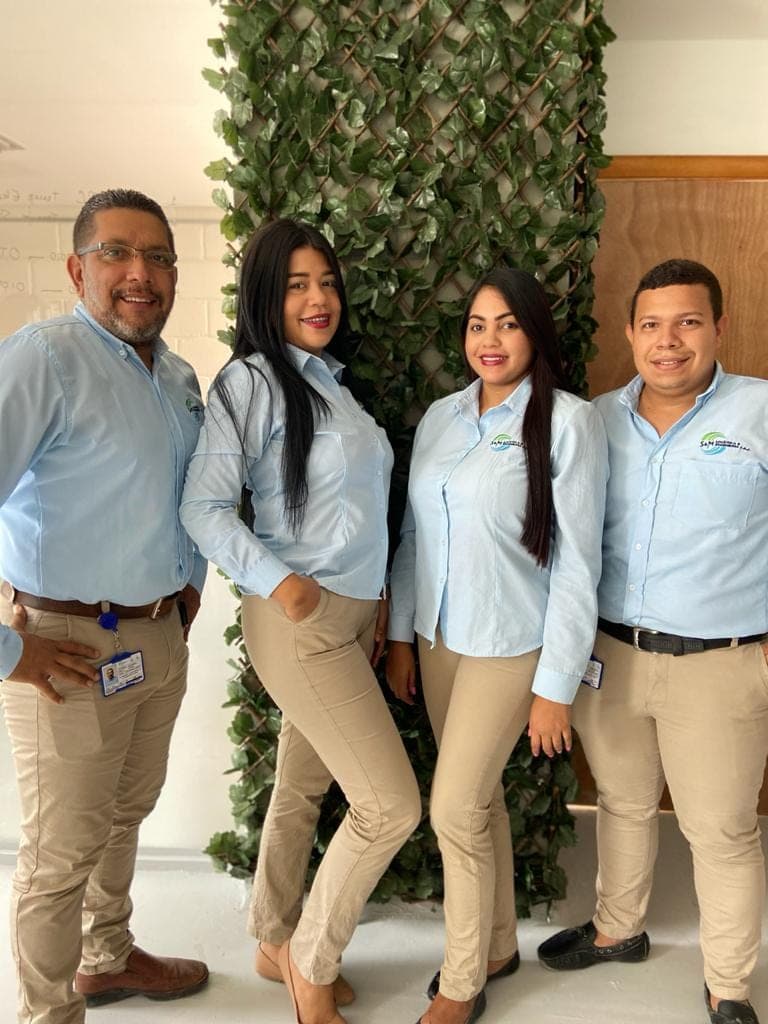 Equipo de coordinación logística de Grupo S&M en sus oficinas